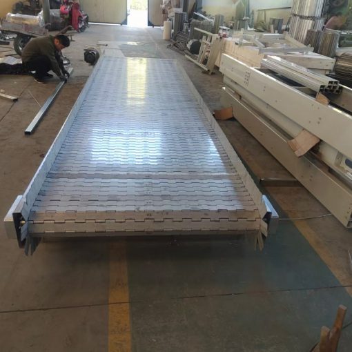 Băng tải xích tấm bản lề
